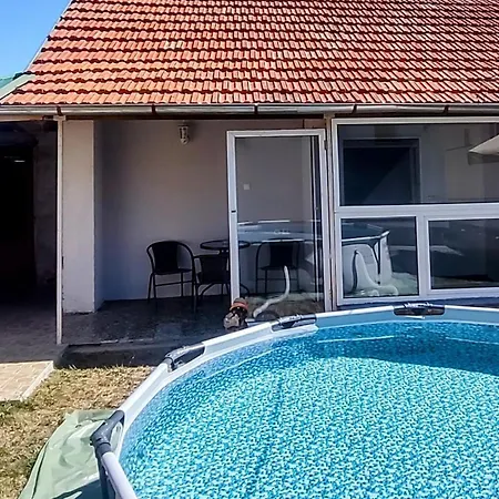 Апартаменты Apatin Apartman